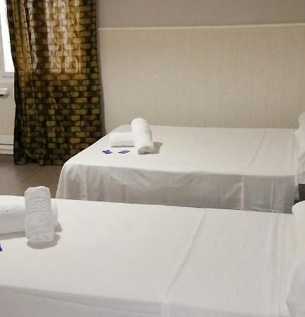 Hostal Oxum Мадрид Экстерьер фото
