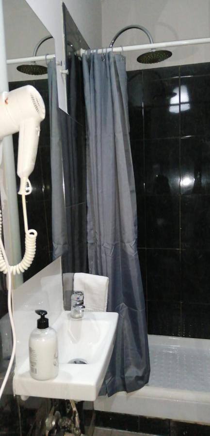 Hostal Oxum Мадрид Экстерьер фото