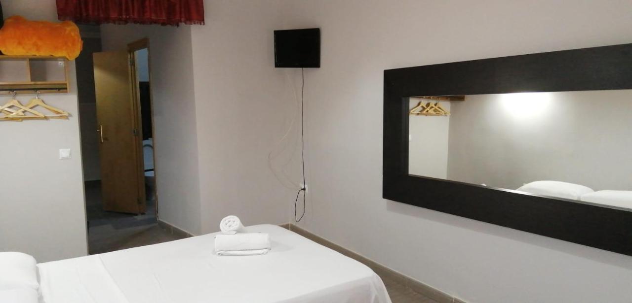 Hostal Oxum Мадрид Экстерьер фото