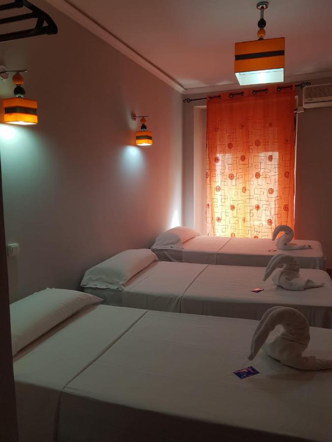 Hostal Oxum Мадрид Экстерьер фото