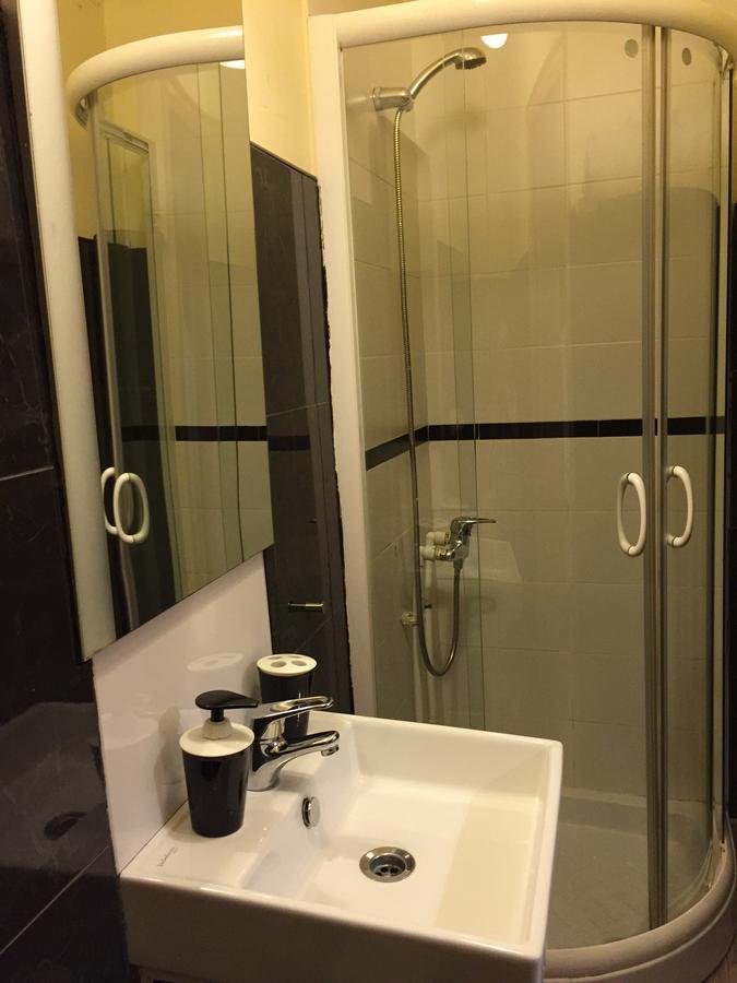 Hostal Oxum Мадрид Экстерьер фото