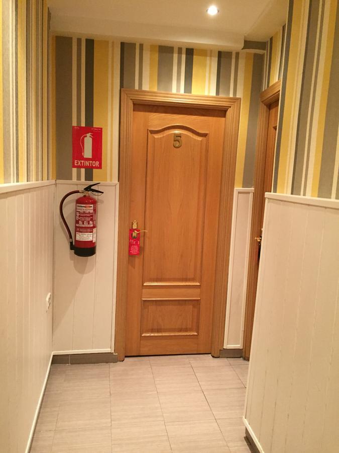 Hostal Oxum Мадрид Экстерьер фото