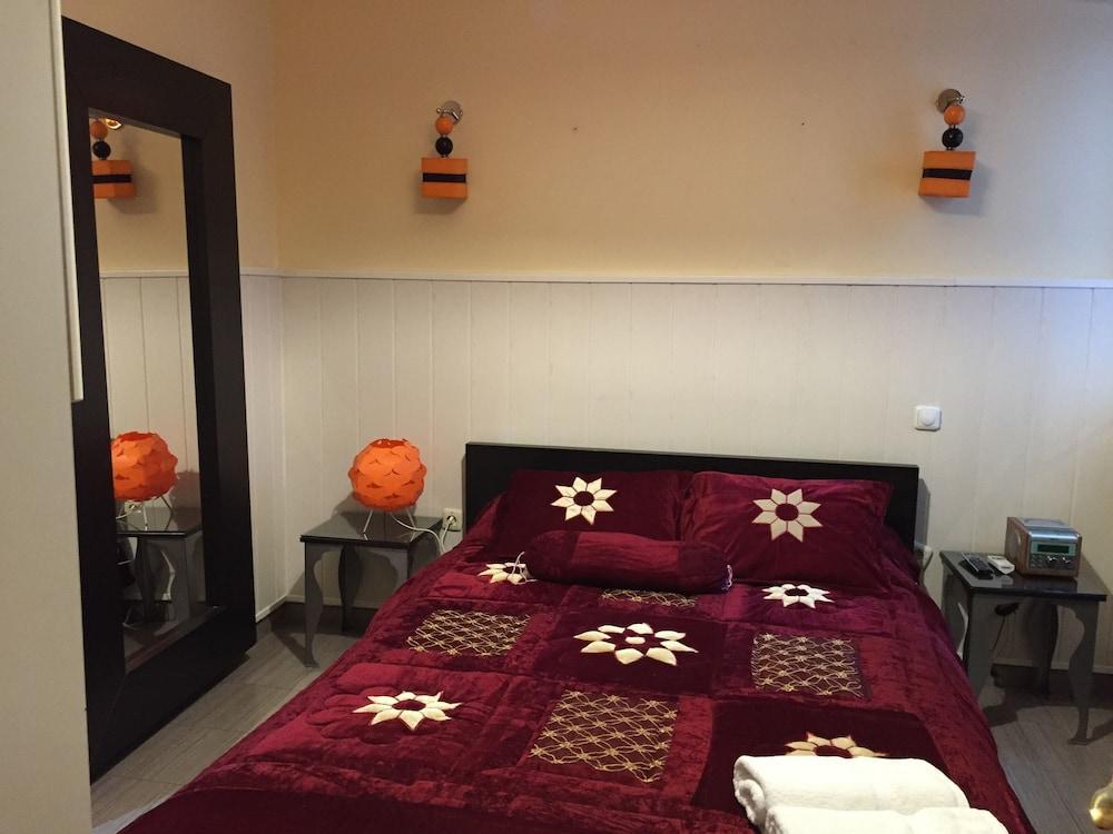 Hostal Oxum Мадрид Экстерьер фото