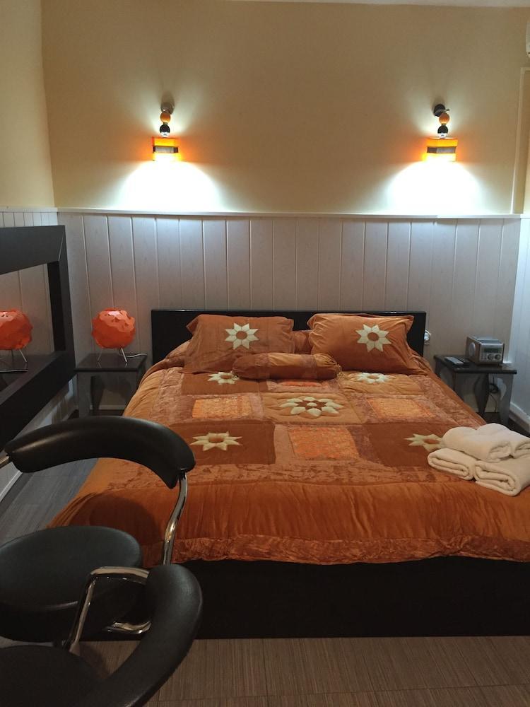 Hostal Oxum Мадрид Экстерьер фото