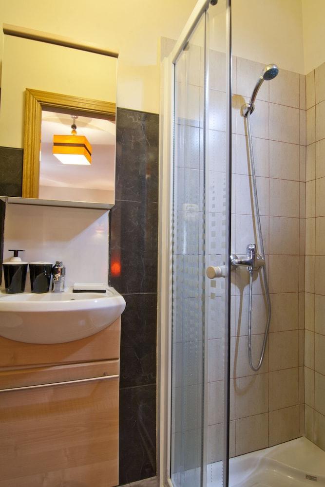 Hostal Oxum Мадрид Экстерьер фото